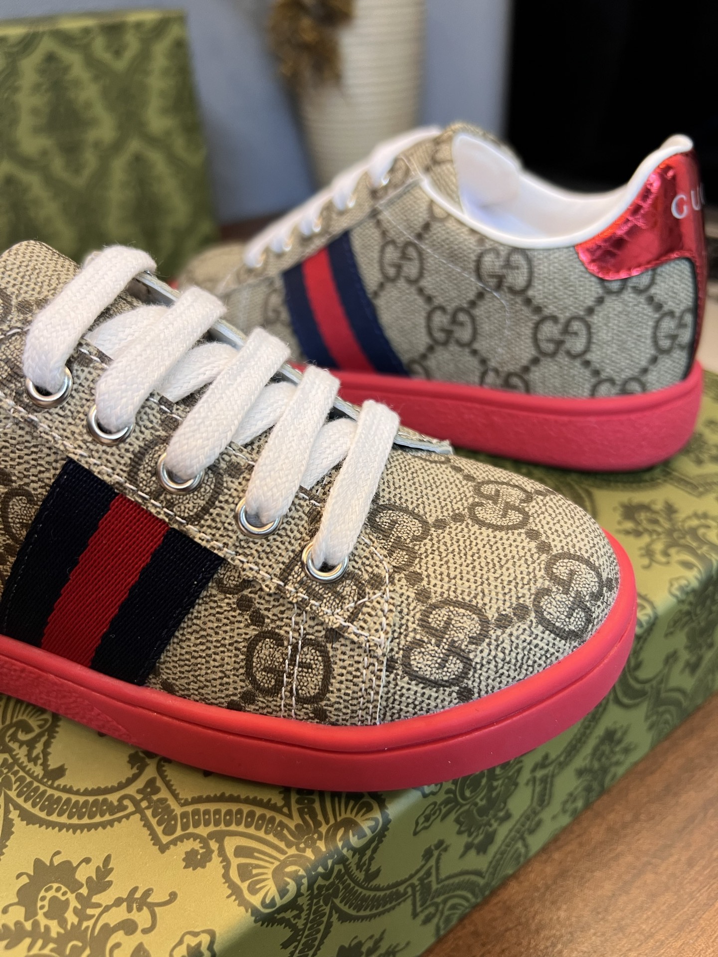 Children's shoes child